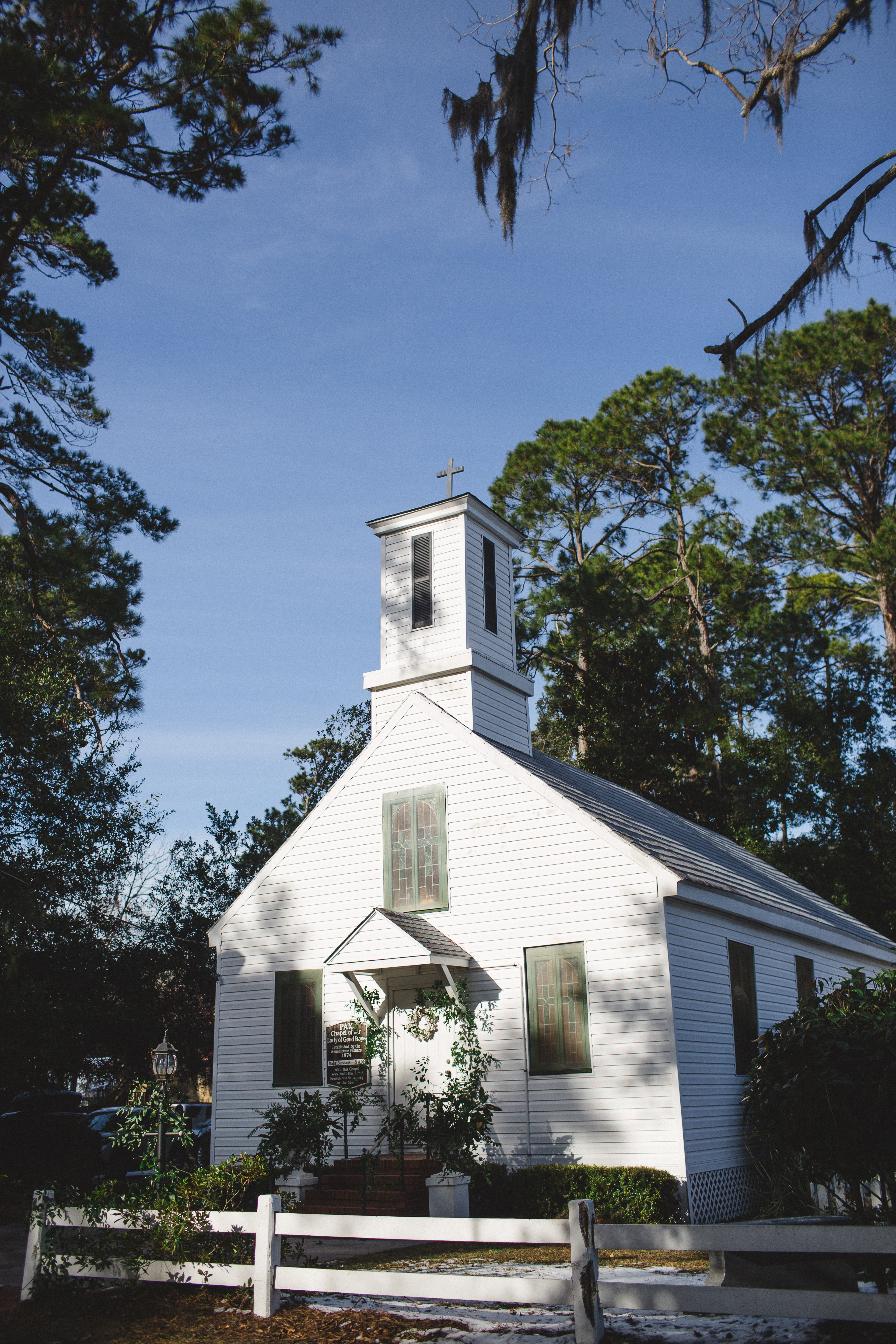 The Chapel of Our Lady of Good Hope – Isle of Hope Wedding – Izzy Hudgins Photography