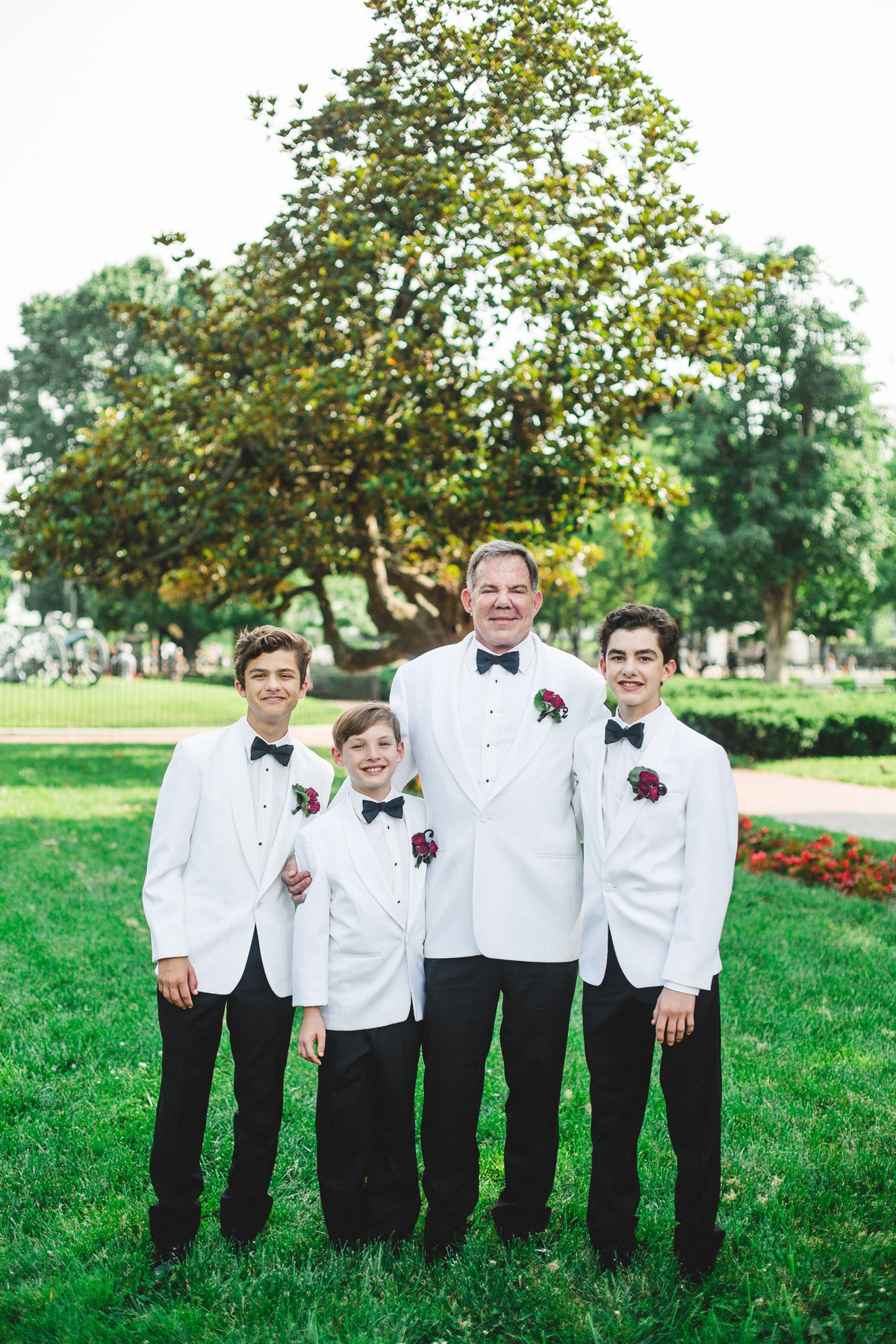 Cameron and Andrew’s classic white and gold Washington DC Wedding | Izzy Hudgins Photography