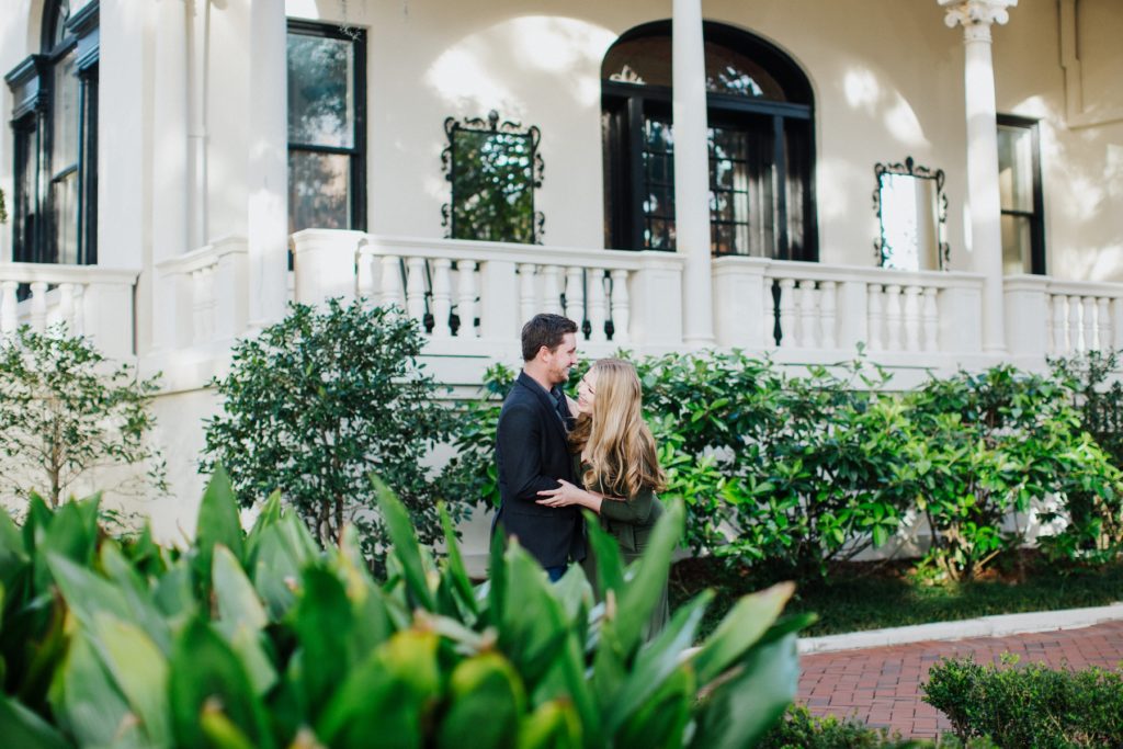 Lifestyle Engagement Shoot in Downtown Savannah, Georgia – Izzy Hudgins Photography