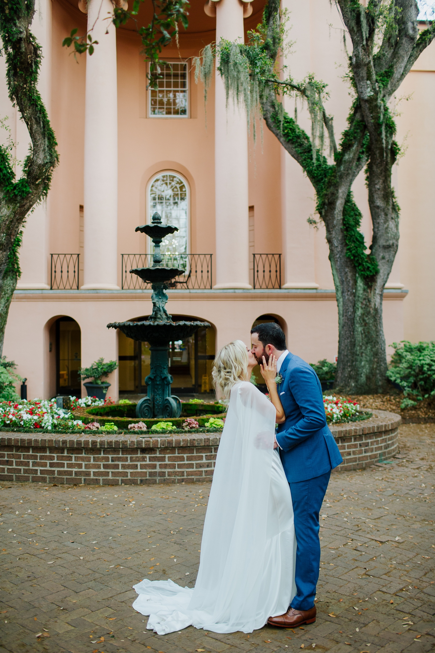 Spring Downtown Charleston Wedding by Izzy Hudgins Photography