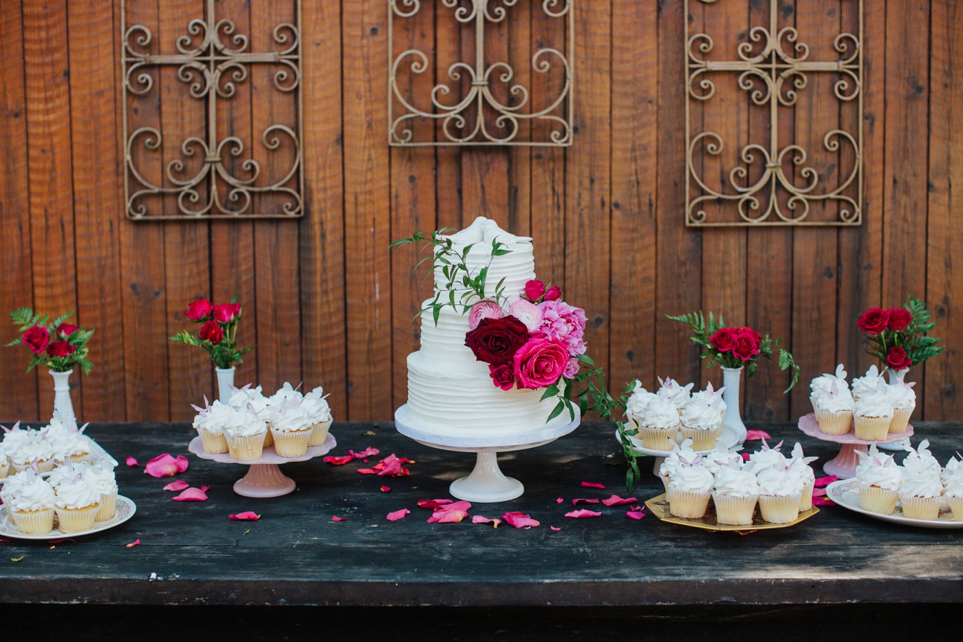 Dessert table - Simple wedding cake