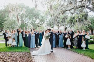 Bride and groom portraits in Historic Savannah – Savannah Wedding Photographer Izzy and Co.