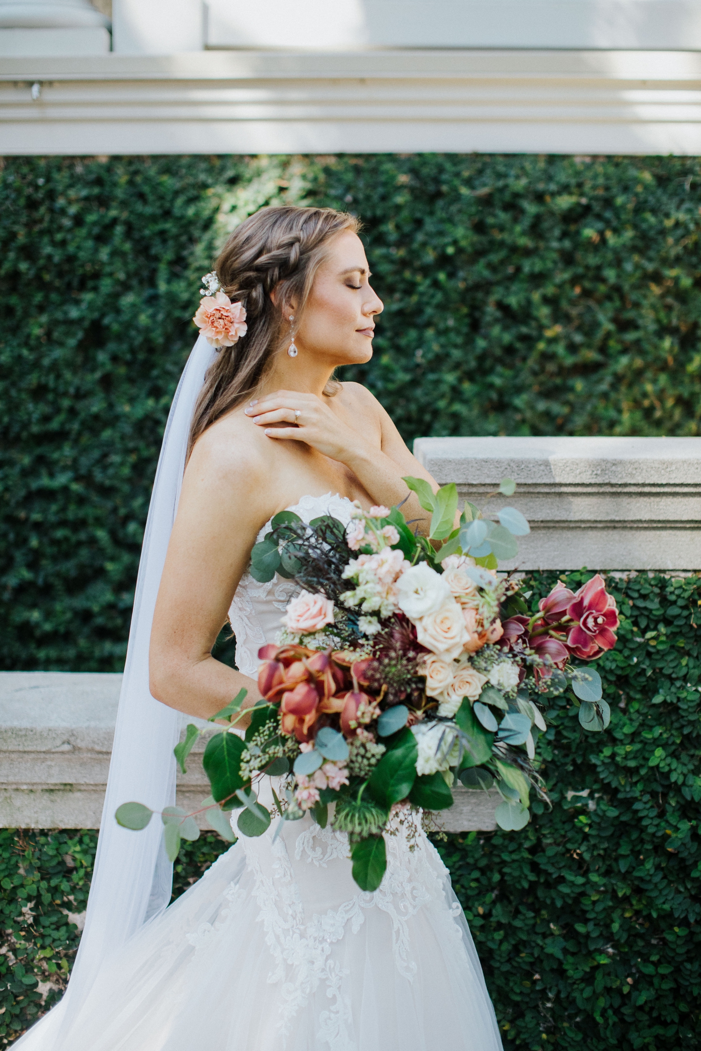 Large bouquet by Ivory and Beau at Ashley’s Bridal Portraits in Downtown Savannah | Izzy and Co.
