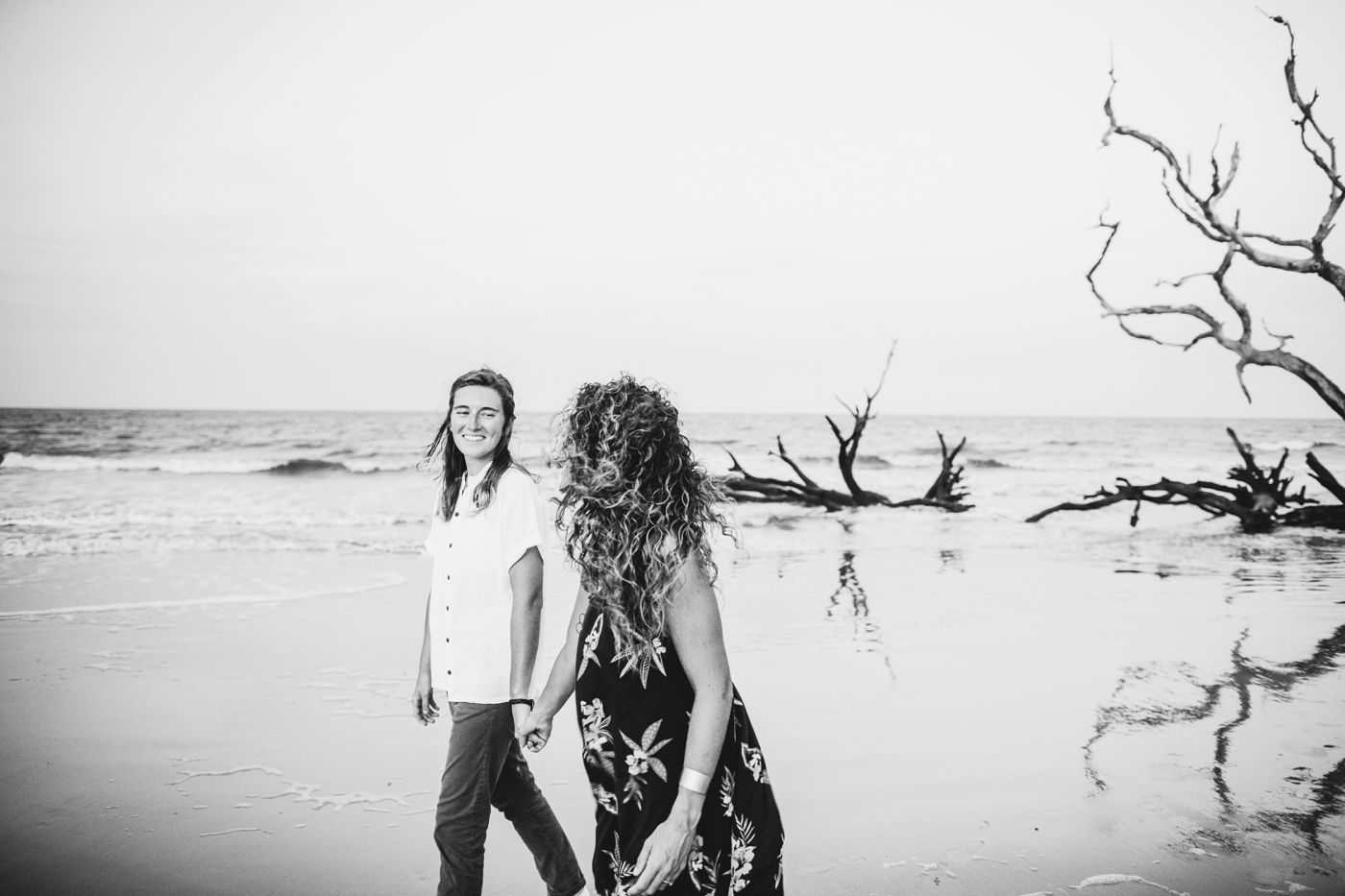 Caitlin & Hannah beach sunset couple shoot | Izzy and Co.