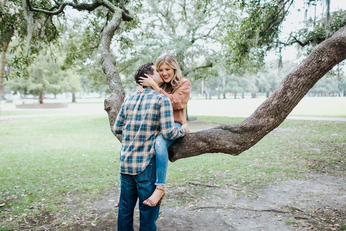 Macy & Matthew’s engagement session at Forsyth Park in Downtown Savannah | Izzy and Co.