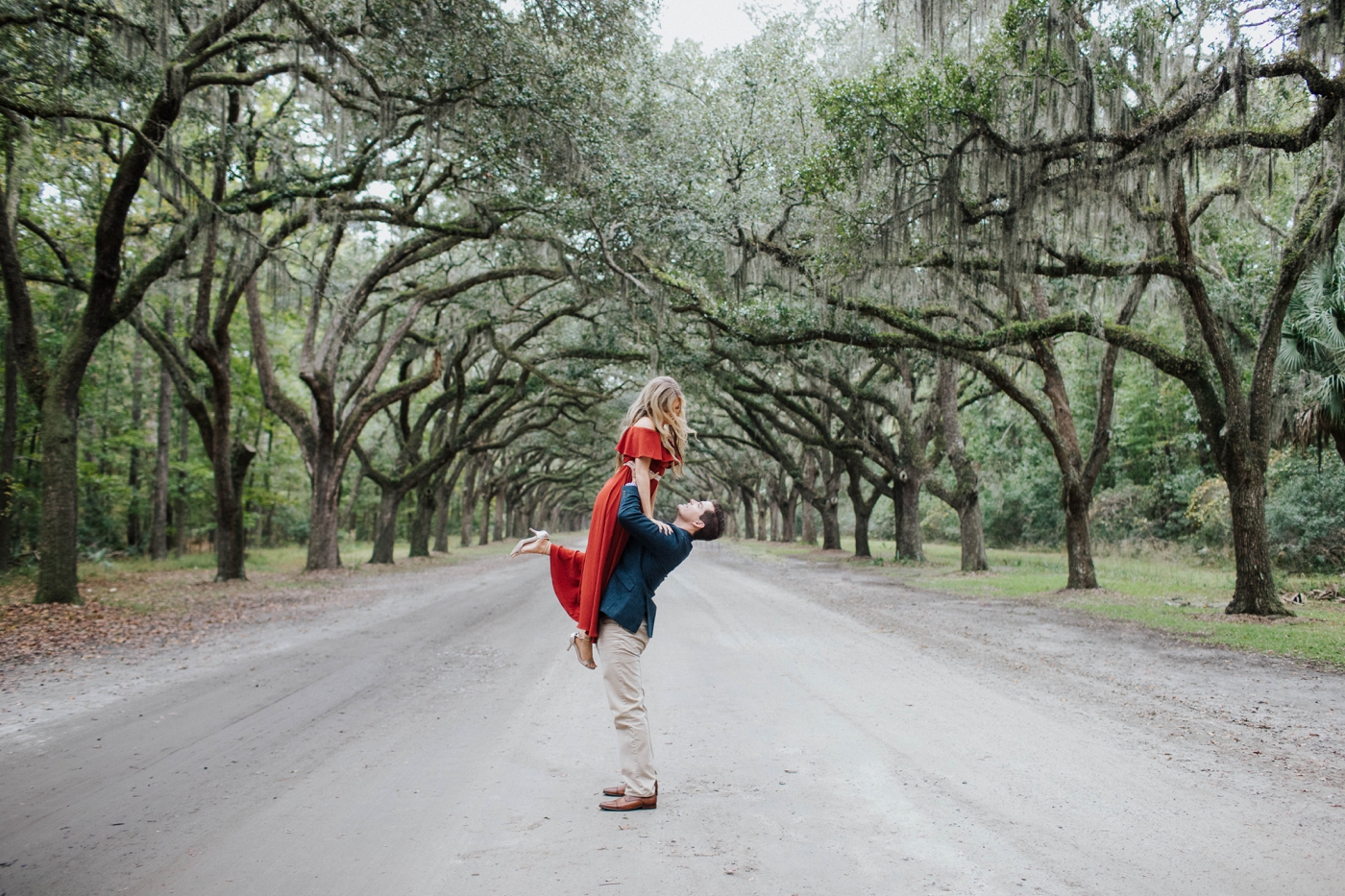 Macy & Matthew’s engagement session at Wormsloe in Savannah | Izzy and Co.