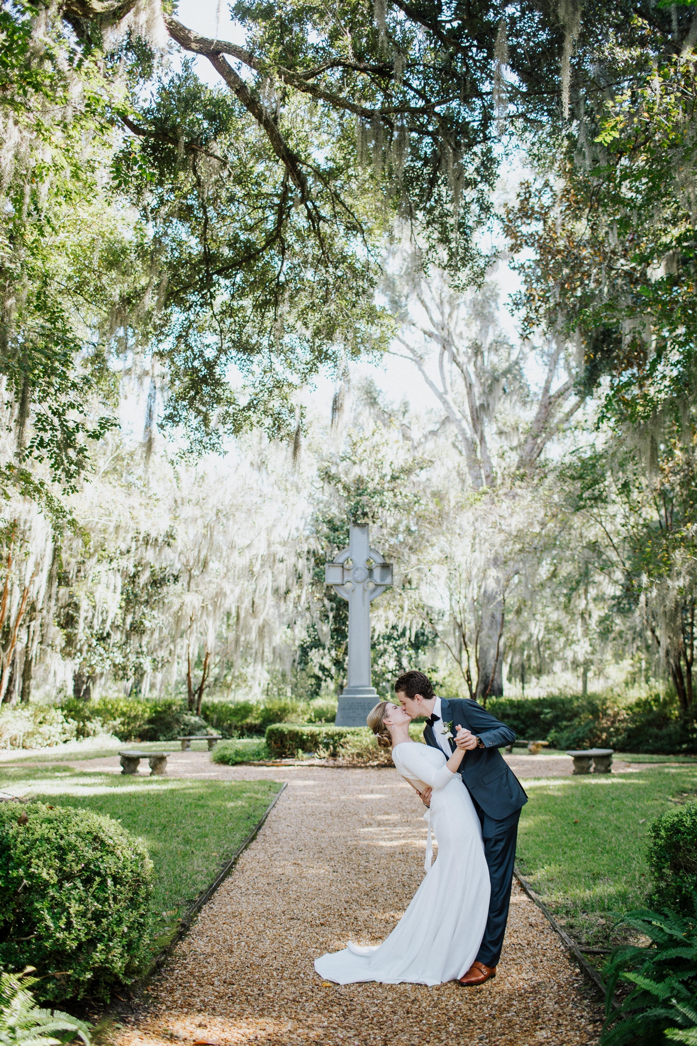 Classic black and white wedding on Saint Simon’s Island | Izzy and Co. Photography
