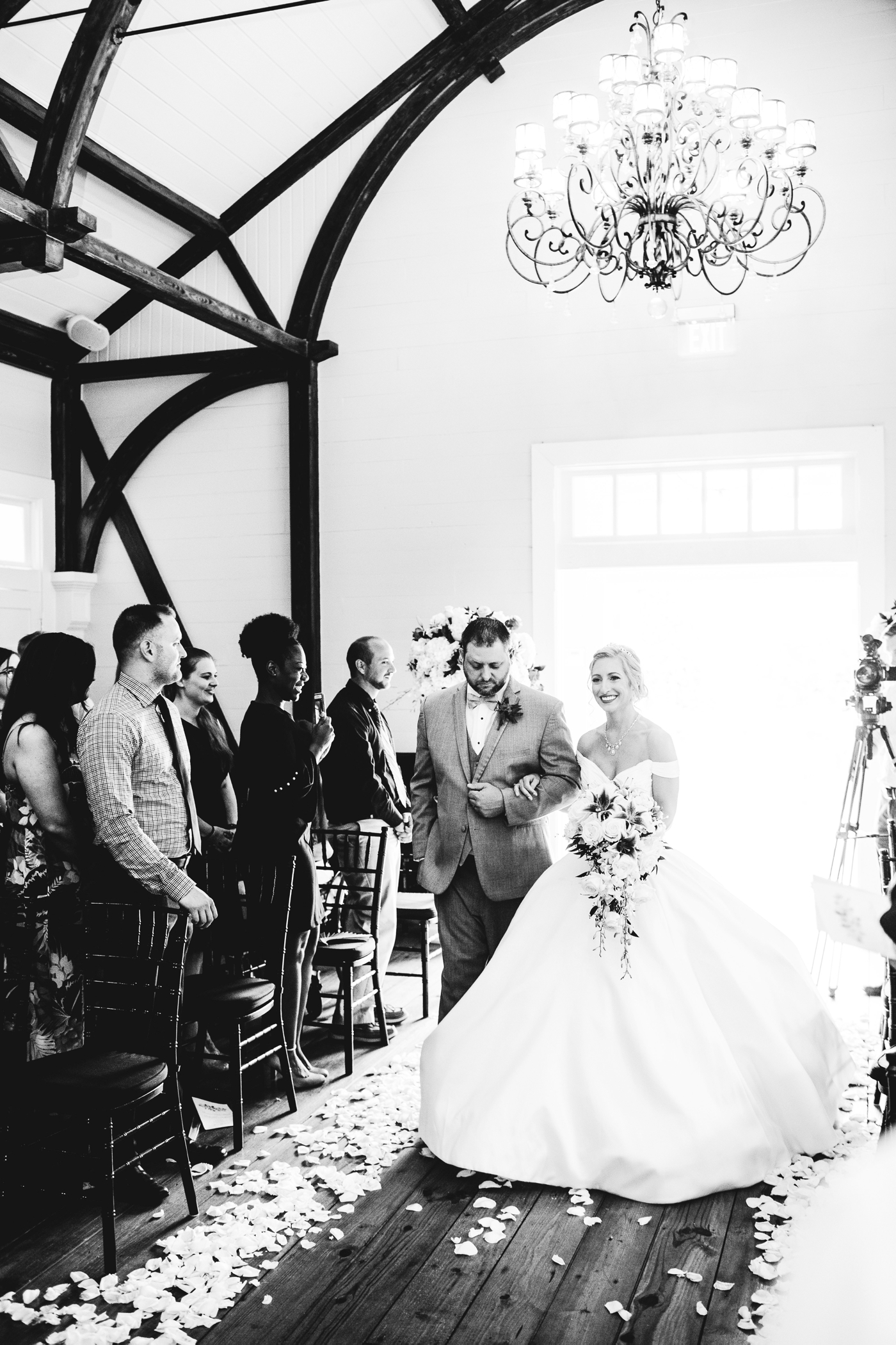 Wedding Ceremony at Tybee Island Wedding Chapel | Izzy and Co.
