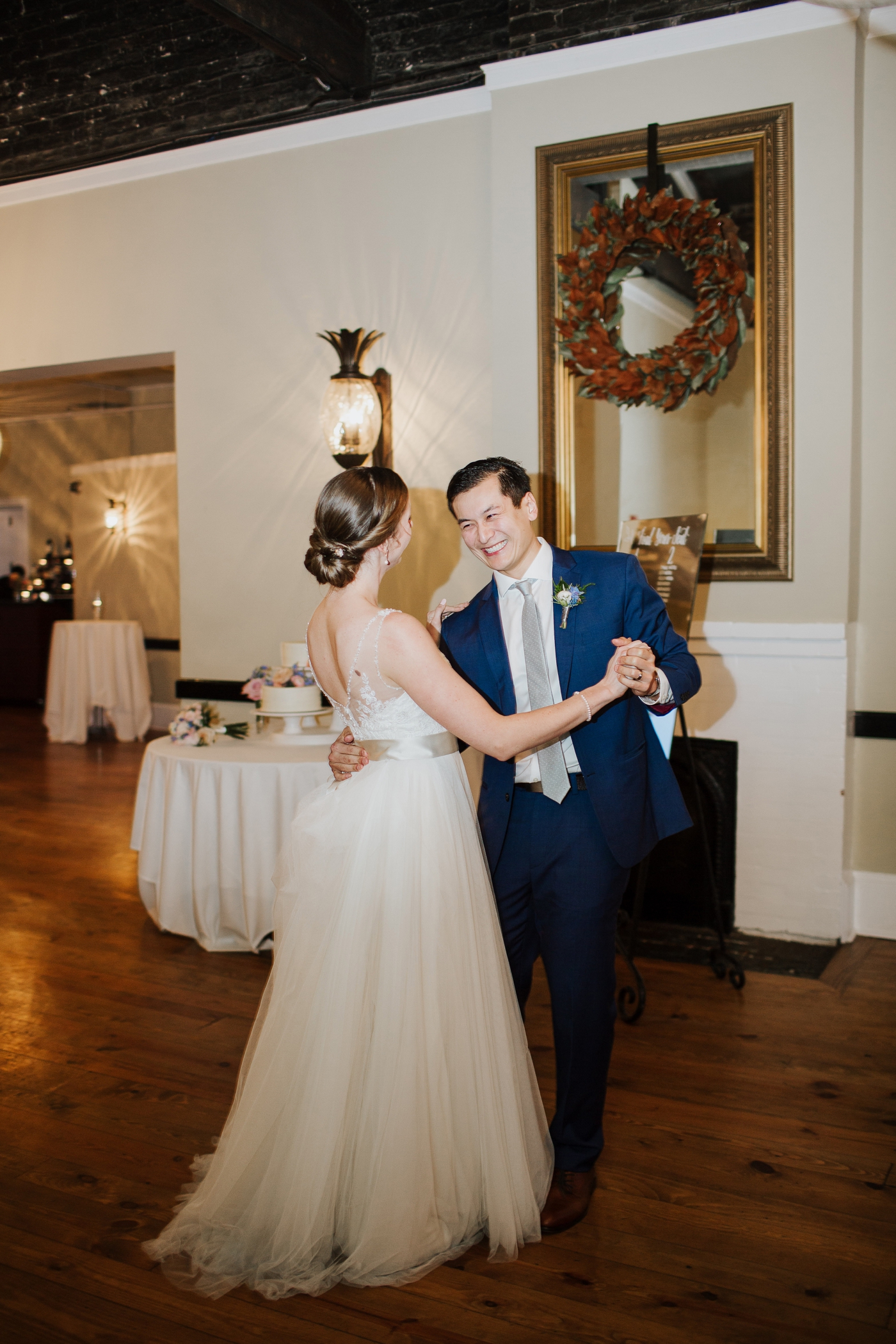 Colorful spring wedding reception at Vic’s On The River | Izzy and Co.