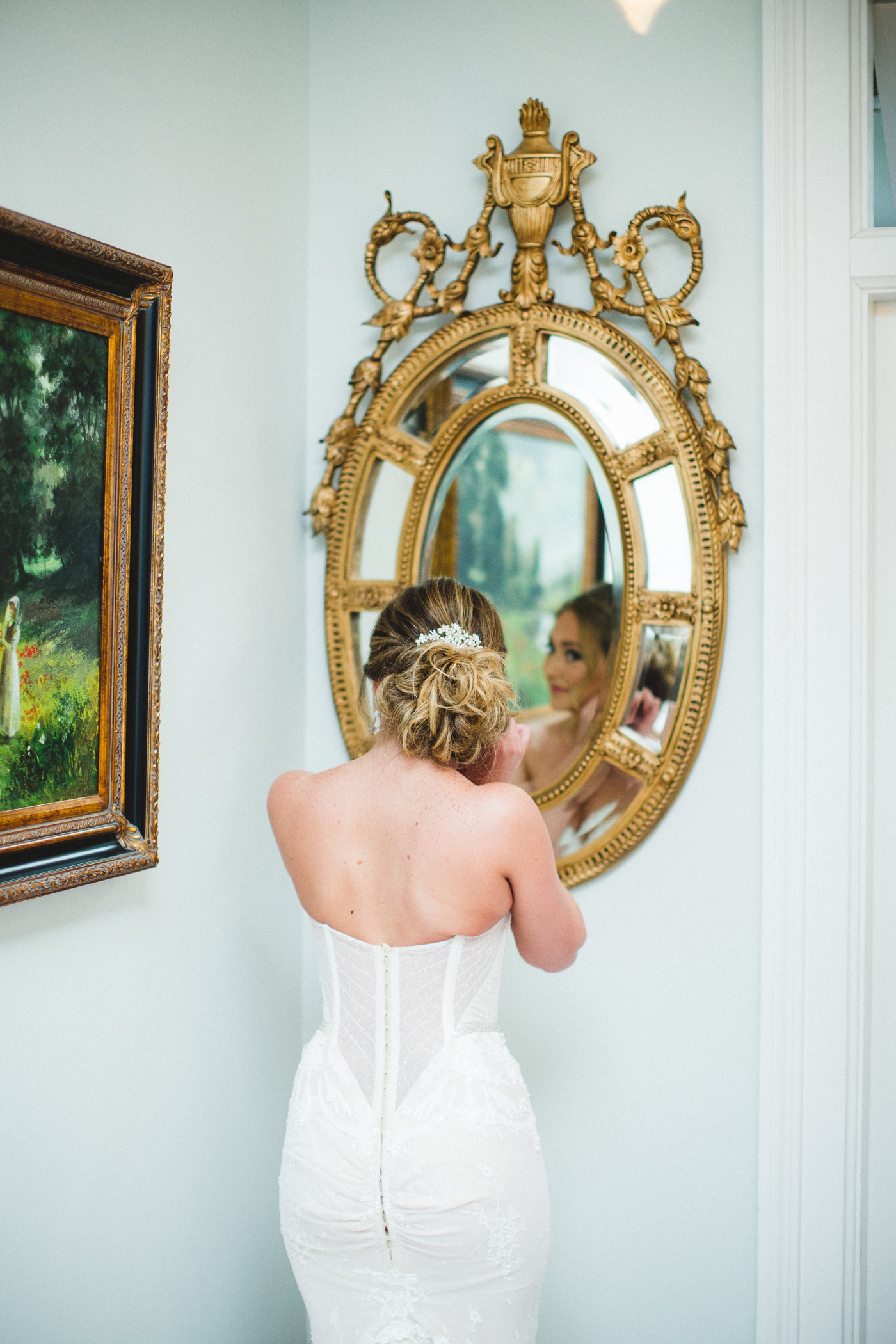 Bride getting ready at The Wedding Cake Mansion in Savannah