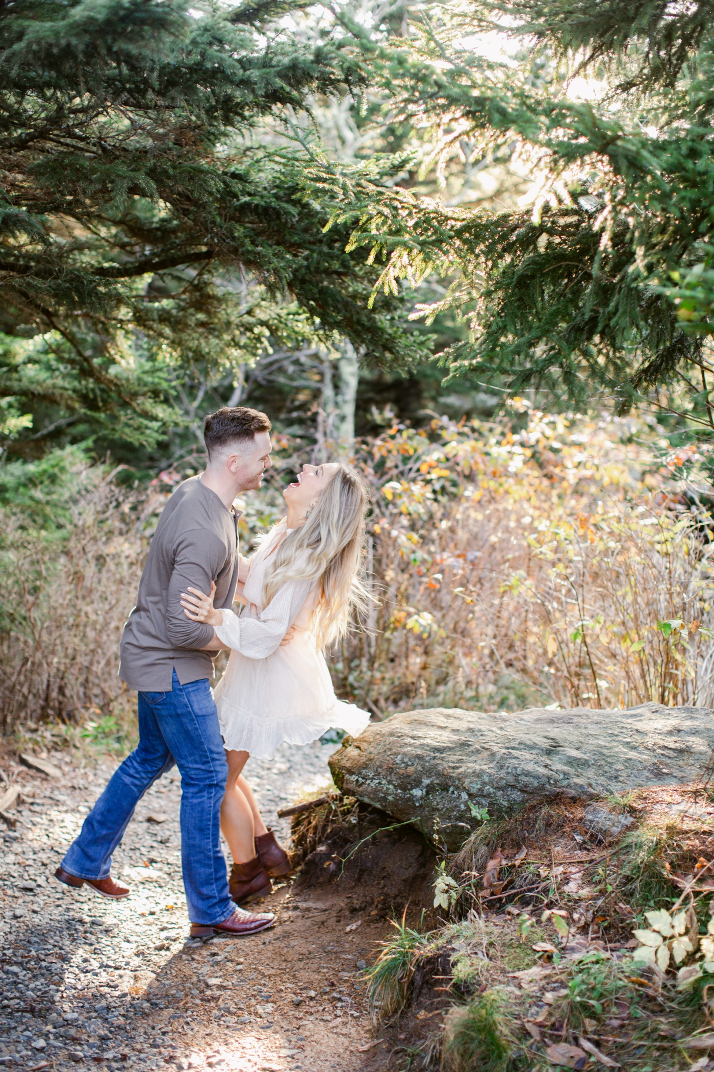 Asheville engagement session by Izzy + Co.Asheville engagement session by Izzy + Co.