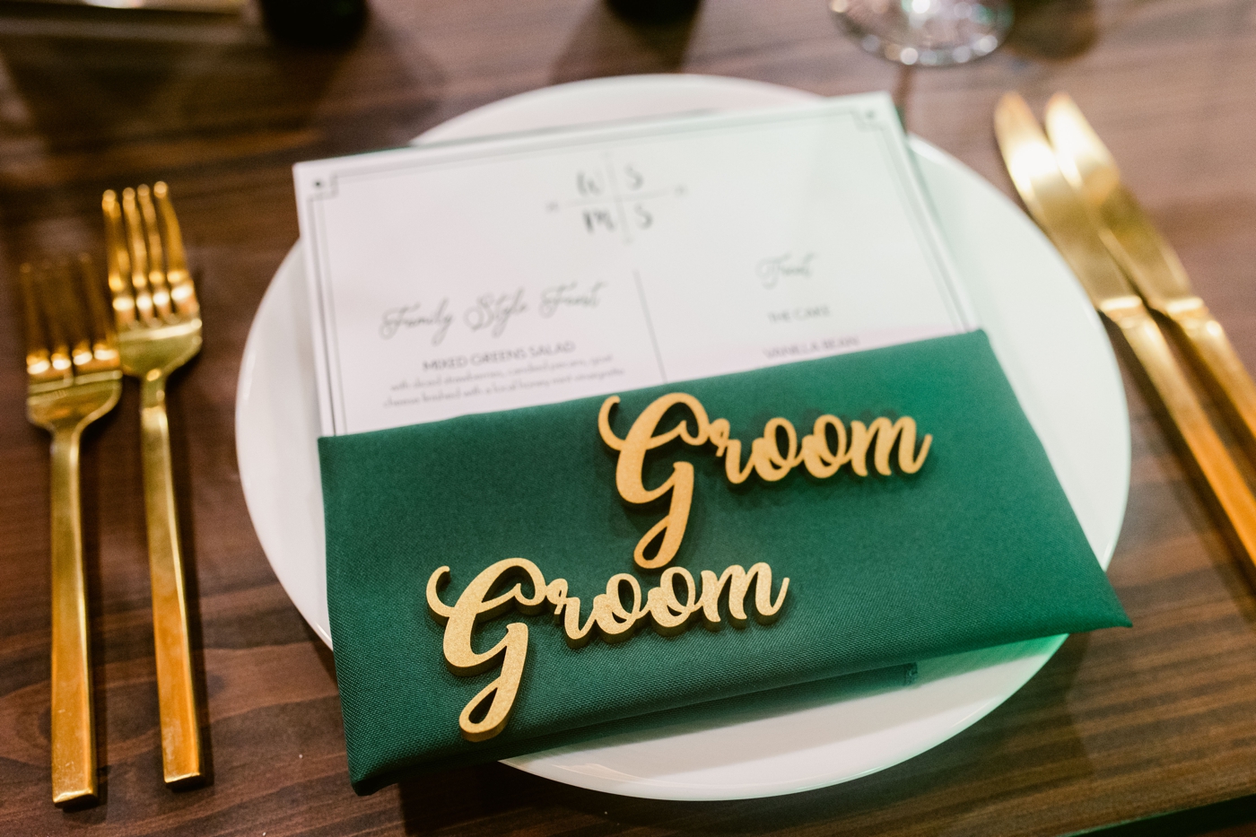 Emerald green napkins with gold wooden place cards