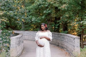 maternity photography by Izzy + Co Photography